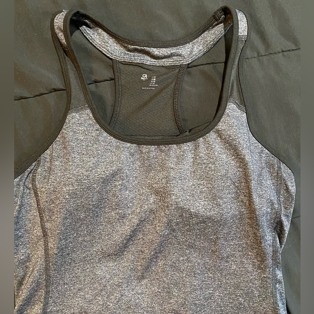 GAP • Medium - Picture 3 of 4